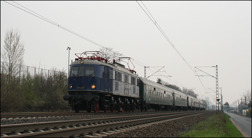 E18 047 bei Frankfurt Süd