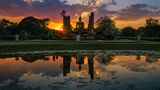 Sonnenuntergang im Historischen Park von HeimoK