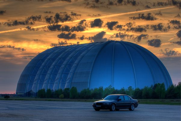 E38 vor großer Kulisse..