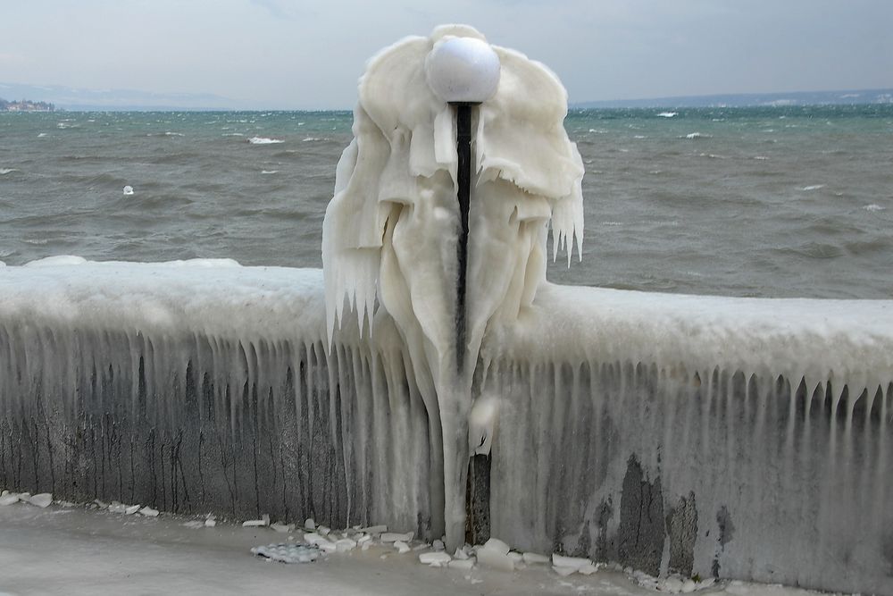 Manteau polaire pour lampadaire de André Tschanz