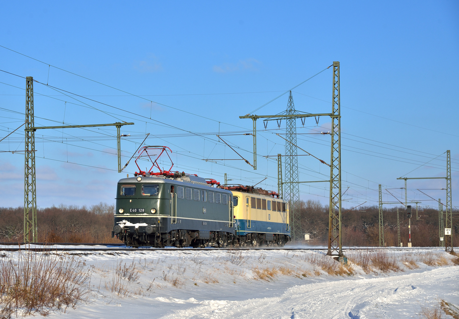 E40 128 + 140 423-6 am 12.02.21 bei Oelde