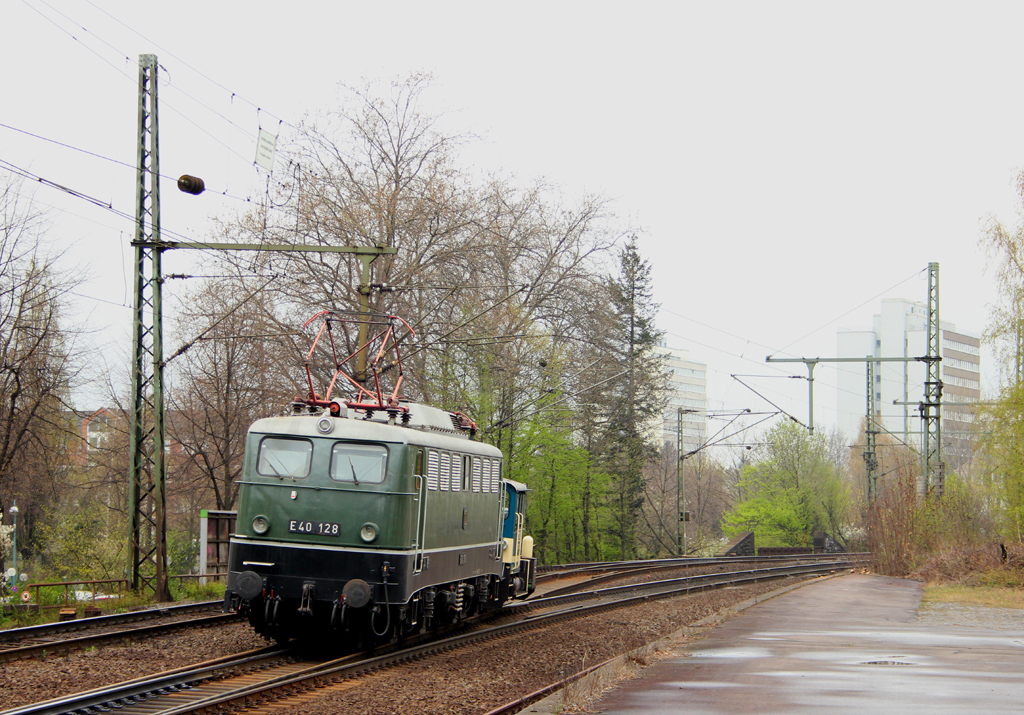 E40 128 überführt 333 068 nach Koblenz-Lützel