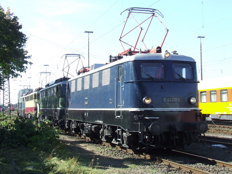 E41 001