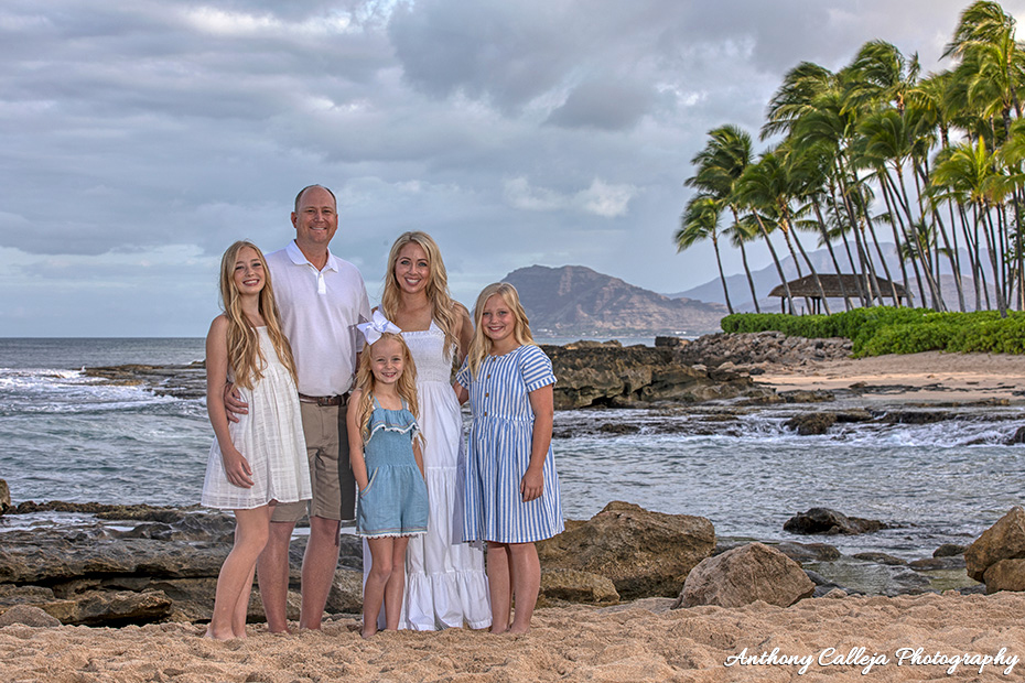 early morning family photography session, Secret beach, Koolina