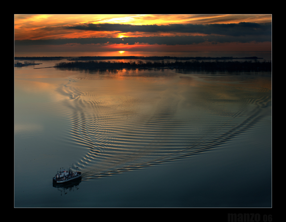 Early Morning Ferryboat von Peter Amanzo