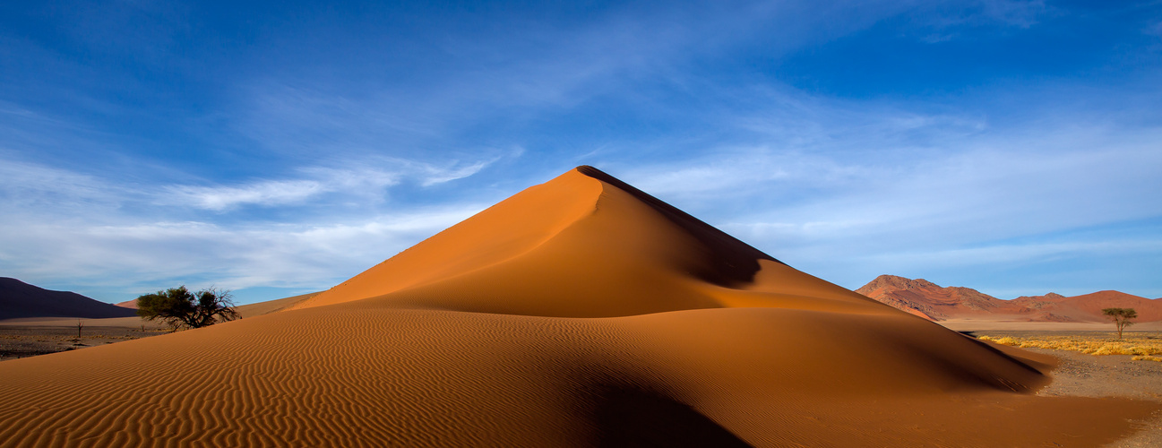 Early Morning Light in the Tsauchab Valley (Namibia)