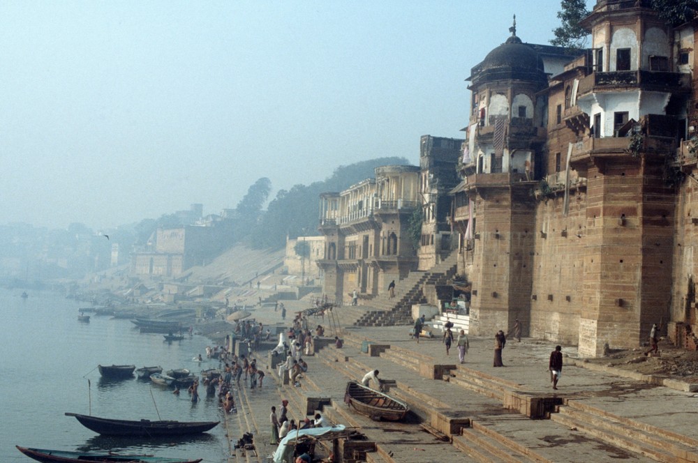 [ … early morning / Varanasi Ghats ]