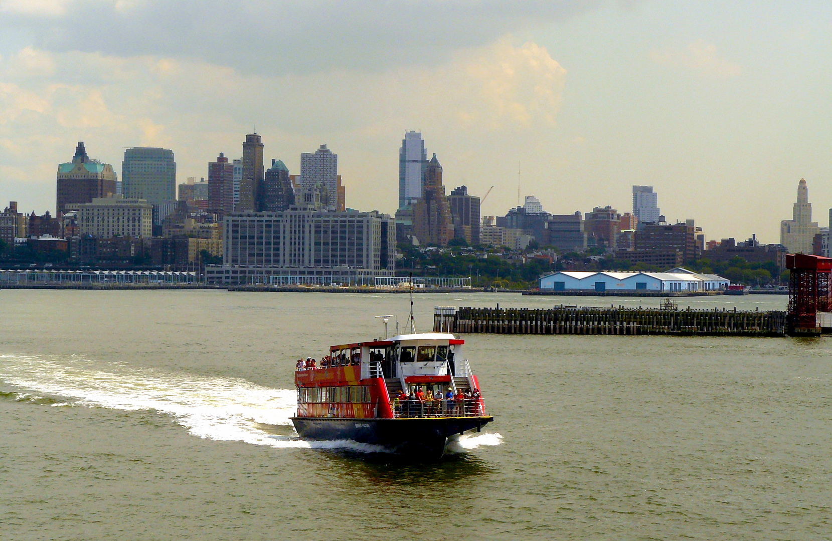 East RIVER mit den Brooklyn Pier sund Brooklyn Hights