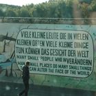 East Side Gallery II - Viele kleine Leute