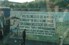 East Side Gallery II - Viele kleine Leute