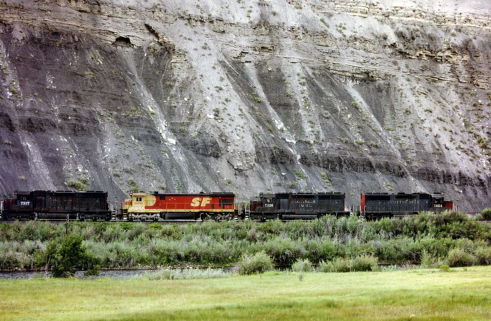 Eastbound Freight Train von Southern Pacific on its way from Price to Grand Junction...