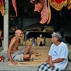 Easy chat between master and a Balinese neighbor