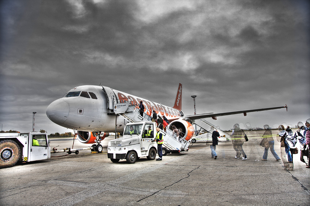 easy jet am flughafen schönefeld berlin