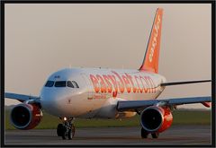 EasyJet A319 am Abend