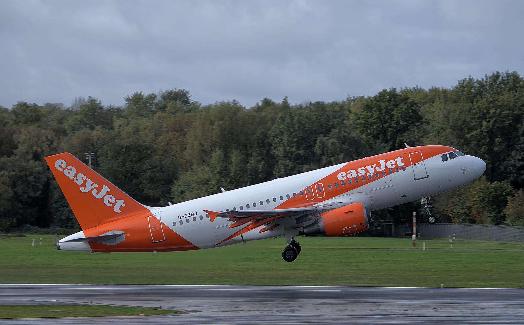  easyJet Airbus A319-111 