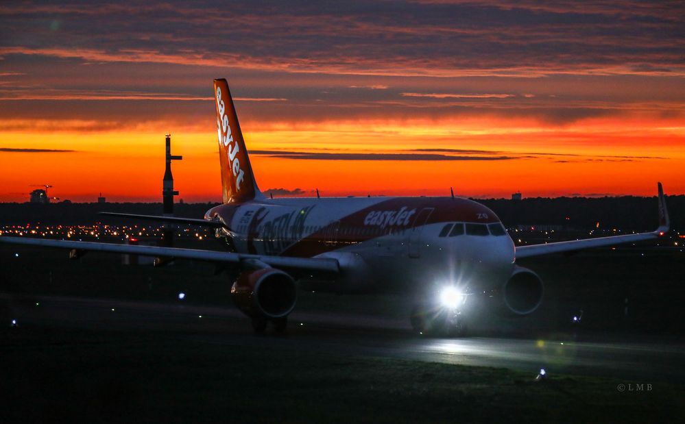 easyJet Berlin bei Nacht # 1