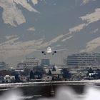 easyJet landet - Flughafen Innsbruck lowi - piste 26