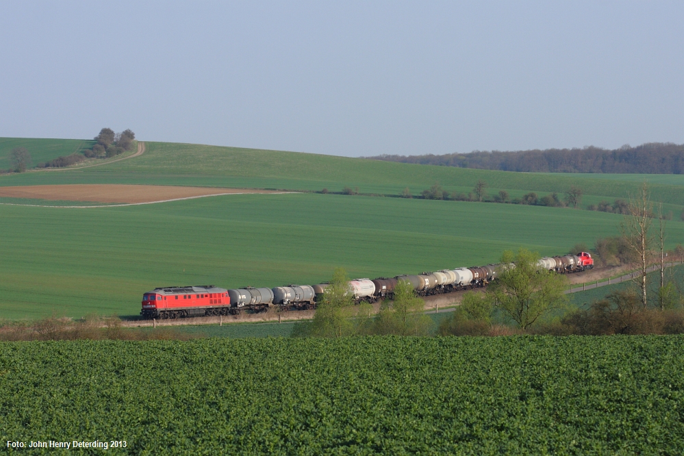 Ebeleben, 232 225-0 und 265 002-6, April 2013