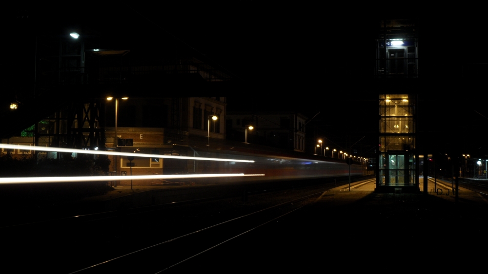 Eberbacher Bahnhof bei Nacht