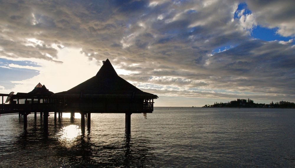 Eblouissement sur Anse Vata… -- Nouméa -- Blendung an der Anse Vata Bucht…