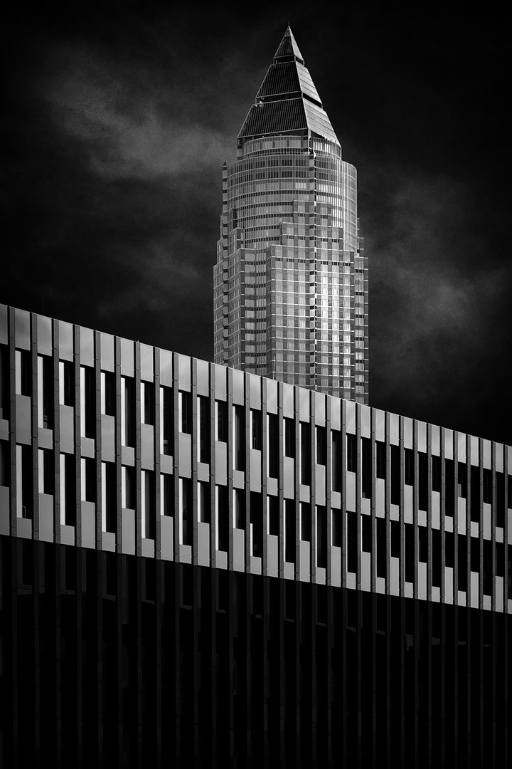 Ebony and Ivory (Messeturm 3)