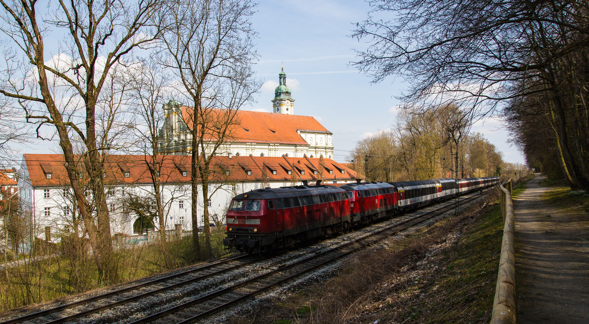 EC 194 im Schatten