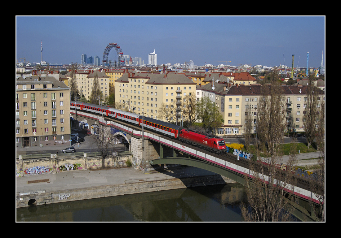 EC 77 "Antonin Dvorak" auf der Donaukanalbrücke in Wien Leopoldstadt.