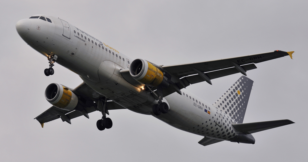 EC-GRH - Vueling - Airbus A320-211