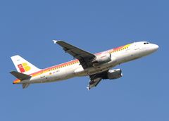 EC-HDT Iberia Airbus A320-214