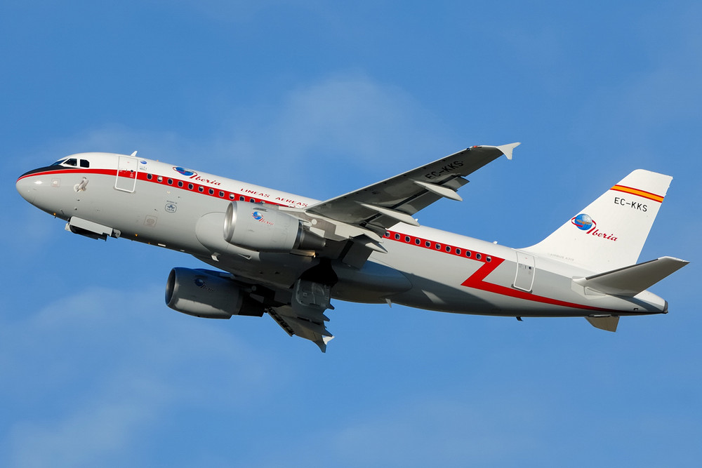 EC-KKS (IBERIA Retro-Jet) beim take-off von rwy 23L in DUS (13.01.2008)