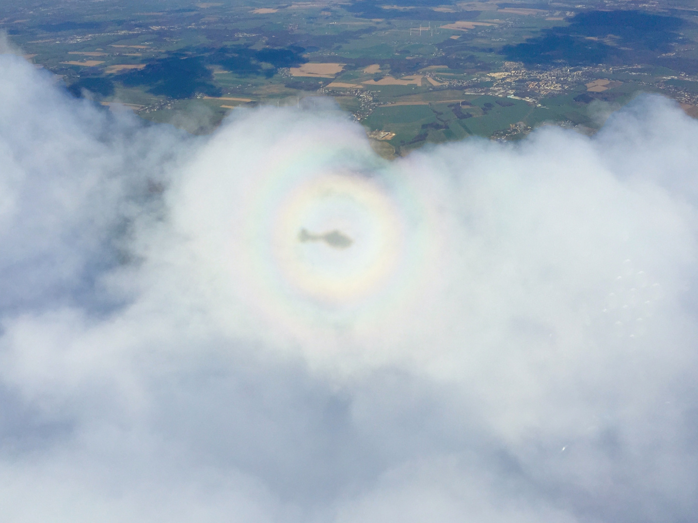 EC135 Wolken Schatten