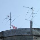 Ecco a che cosa servono i tiranti delle antenne...