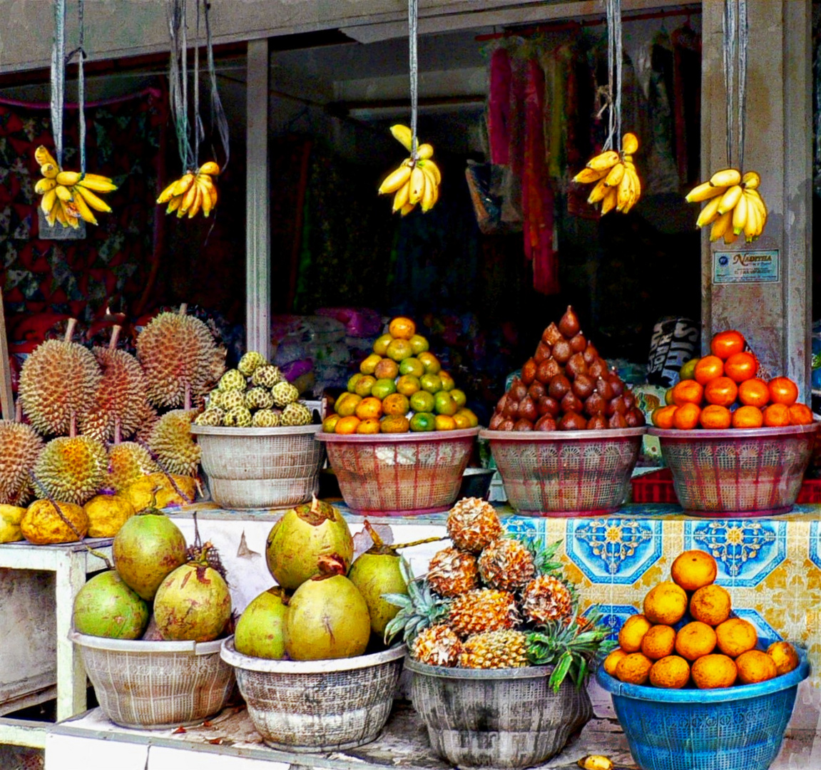 Echoppe de fruits (cocos, ananas, durians ...)