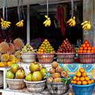 Echoppe de fruits (cocos, ananas, durians ...)