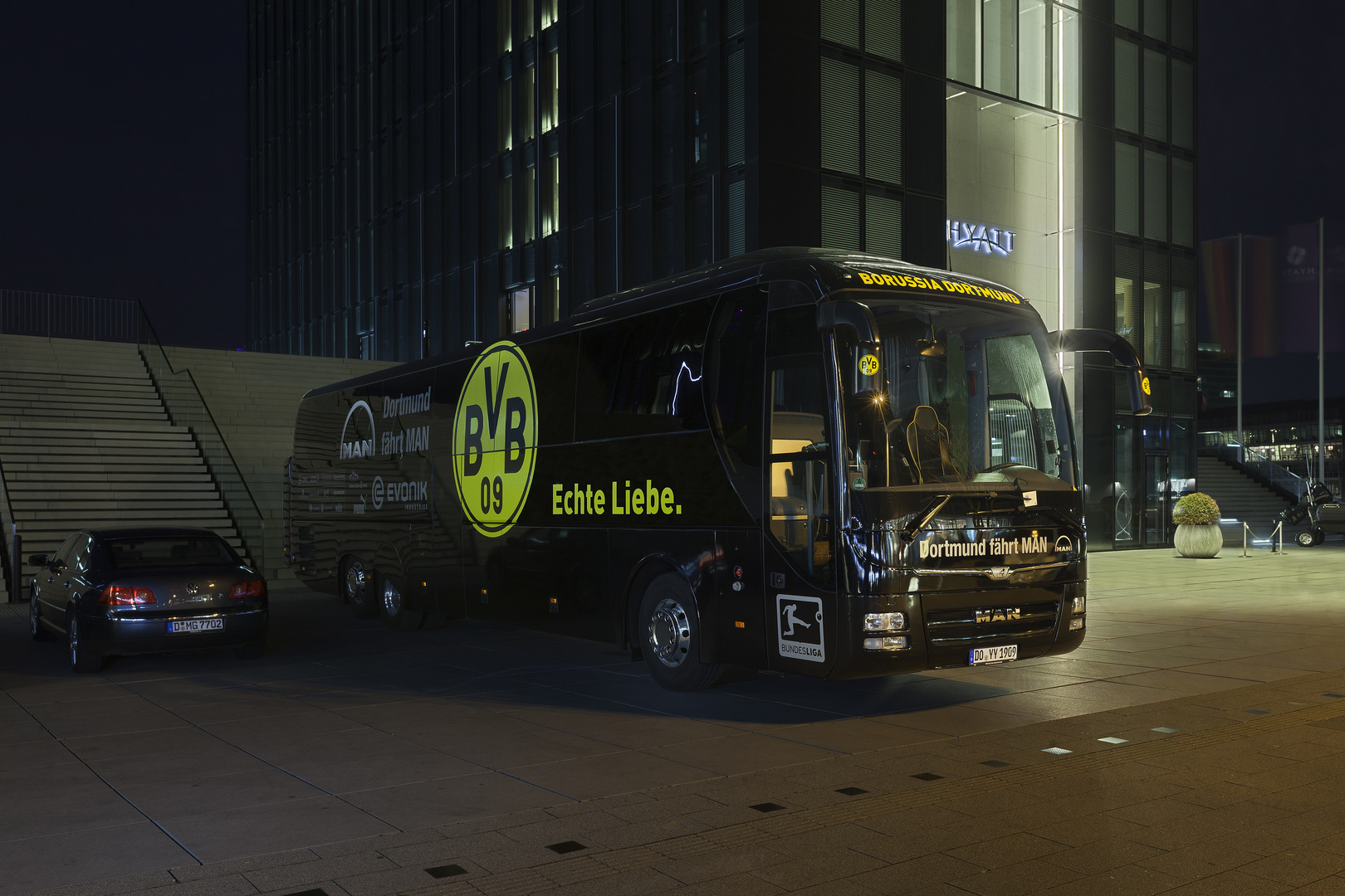 Echte Liebe – Mannschaftsbus Borussia Dortmund in Düsseldorf II