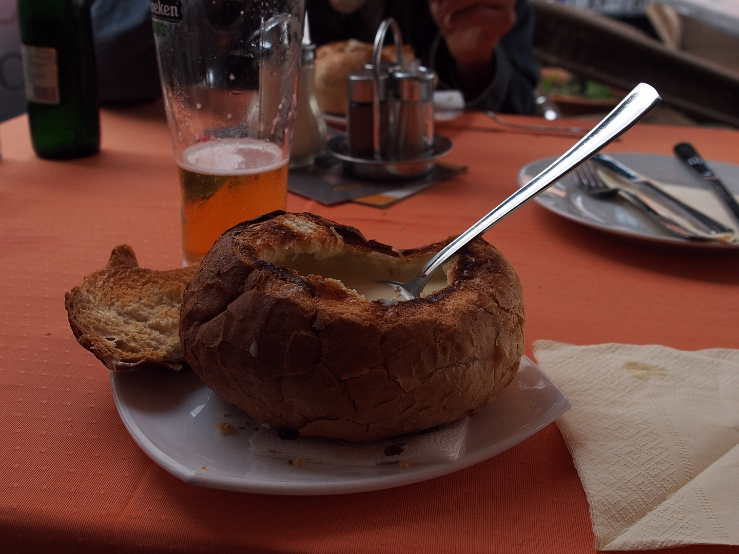 Echte ungarische Brotlaibsuppe