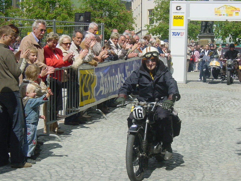 Echter Oldtimer (Fahrer ist 85!)