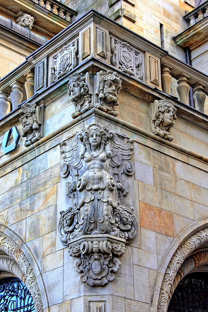 Ecken-Relief Commerz-Bank