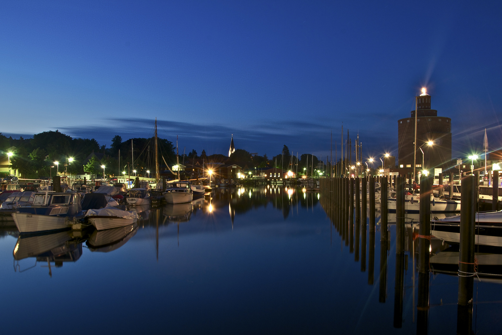 Eckernförder Hafen zur "blauen Stunde"