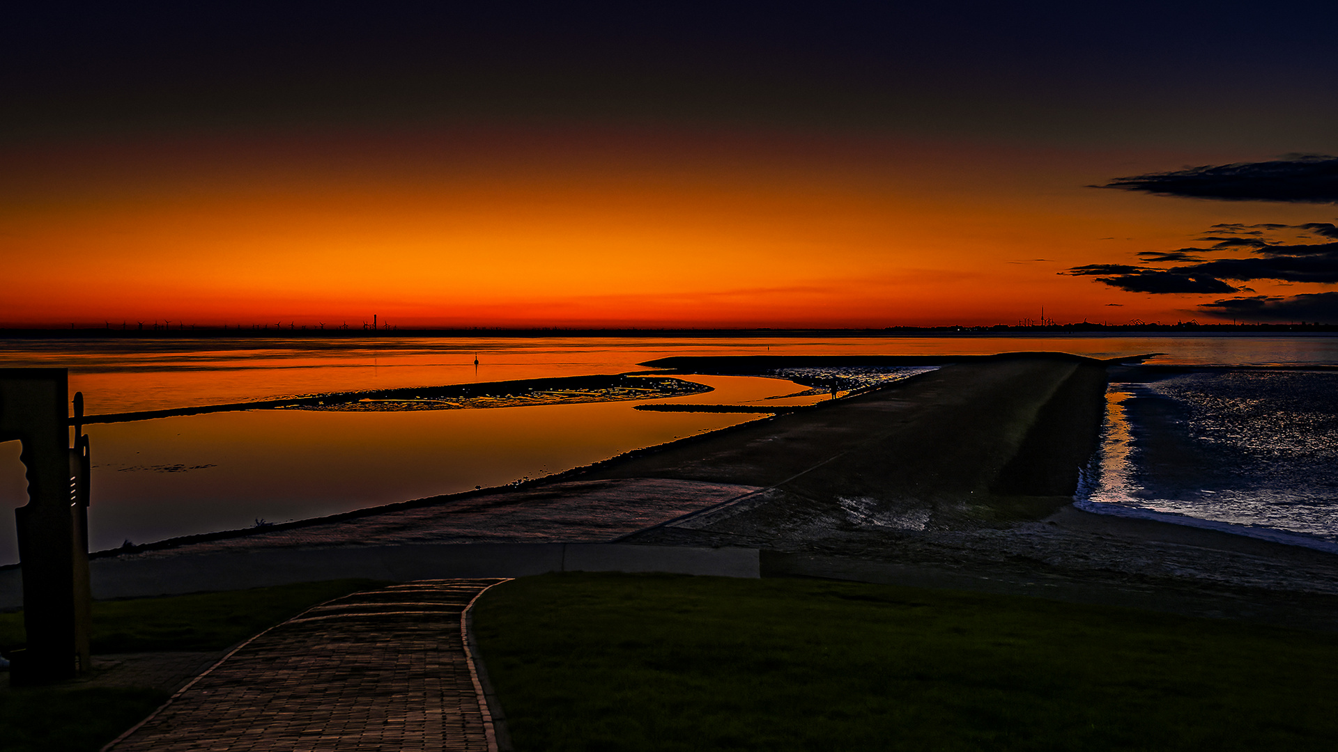 Eckwarderhoerne am Jadebusen nach dem Sonnenuntergang