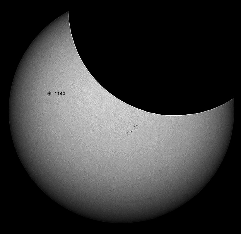 Eclissi di sole + macchia solare 1140