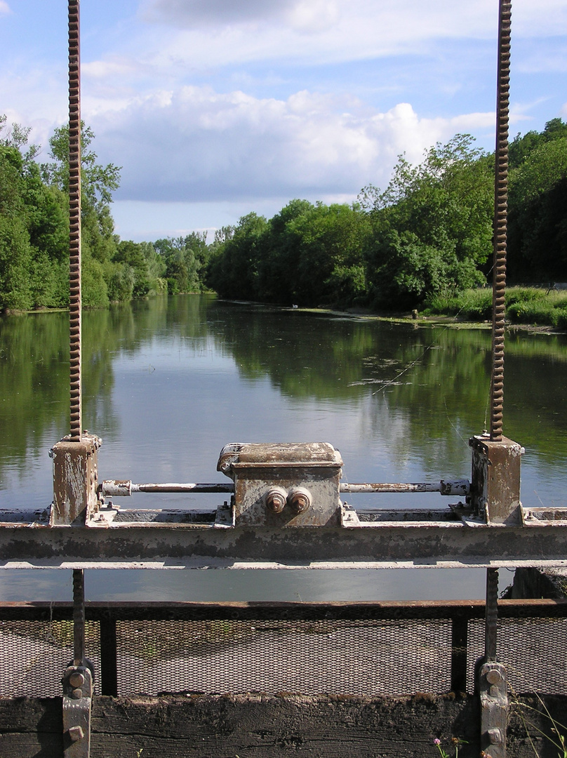 écluse sur un bras du Loing