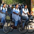 Ecolières à / Schoolgirls at ...