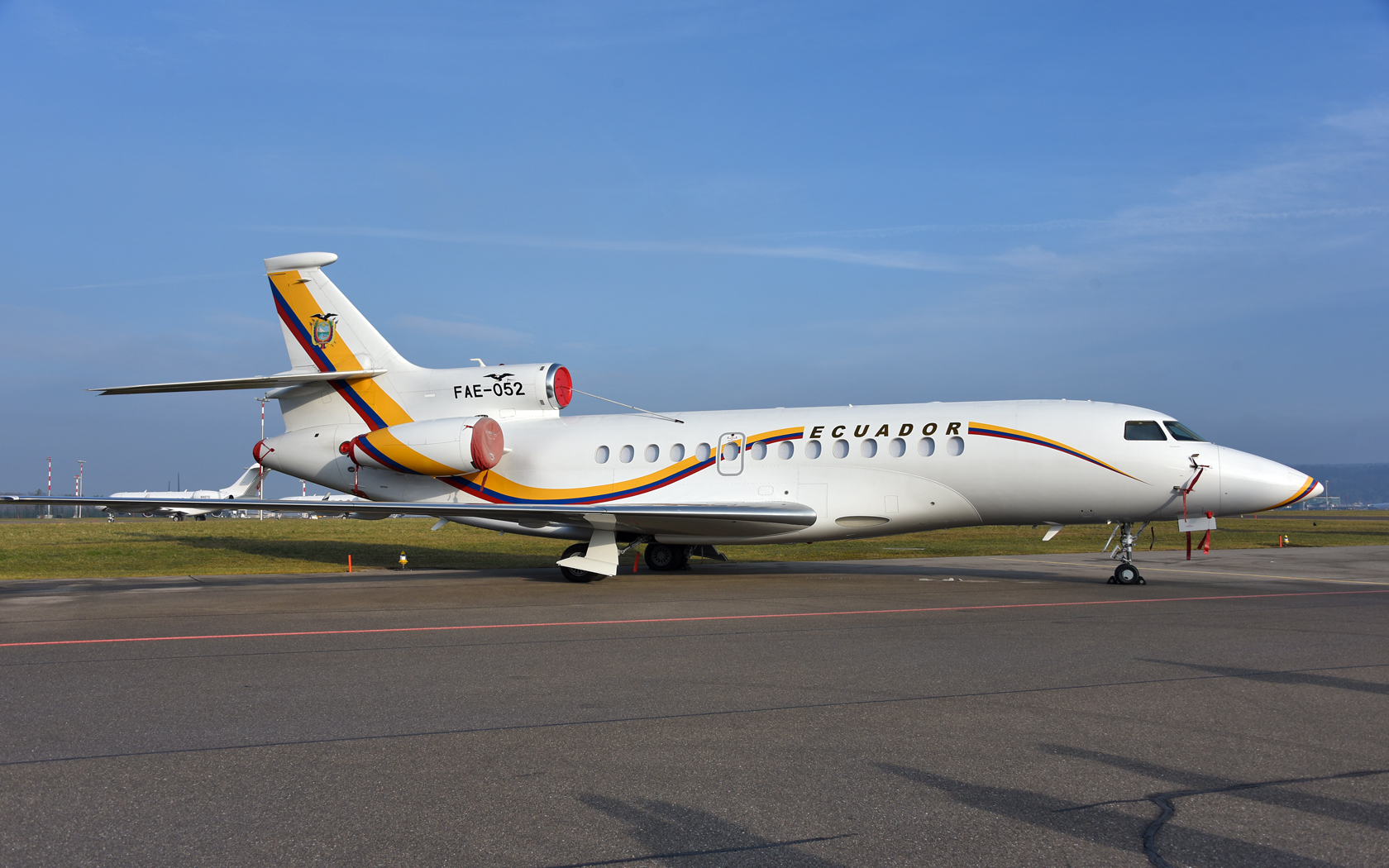 Ecuador - Air Force Dassault Falcon 7X FAE-052 