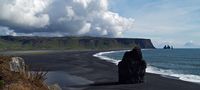 écumes blanches sur une plage noire de Michèle lu 