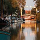 Edammer Zugbrücke am Abend im Herbst