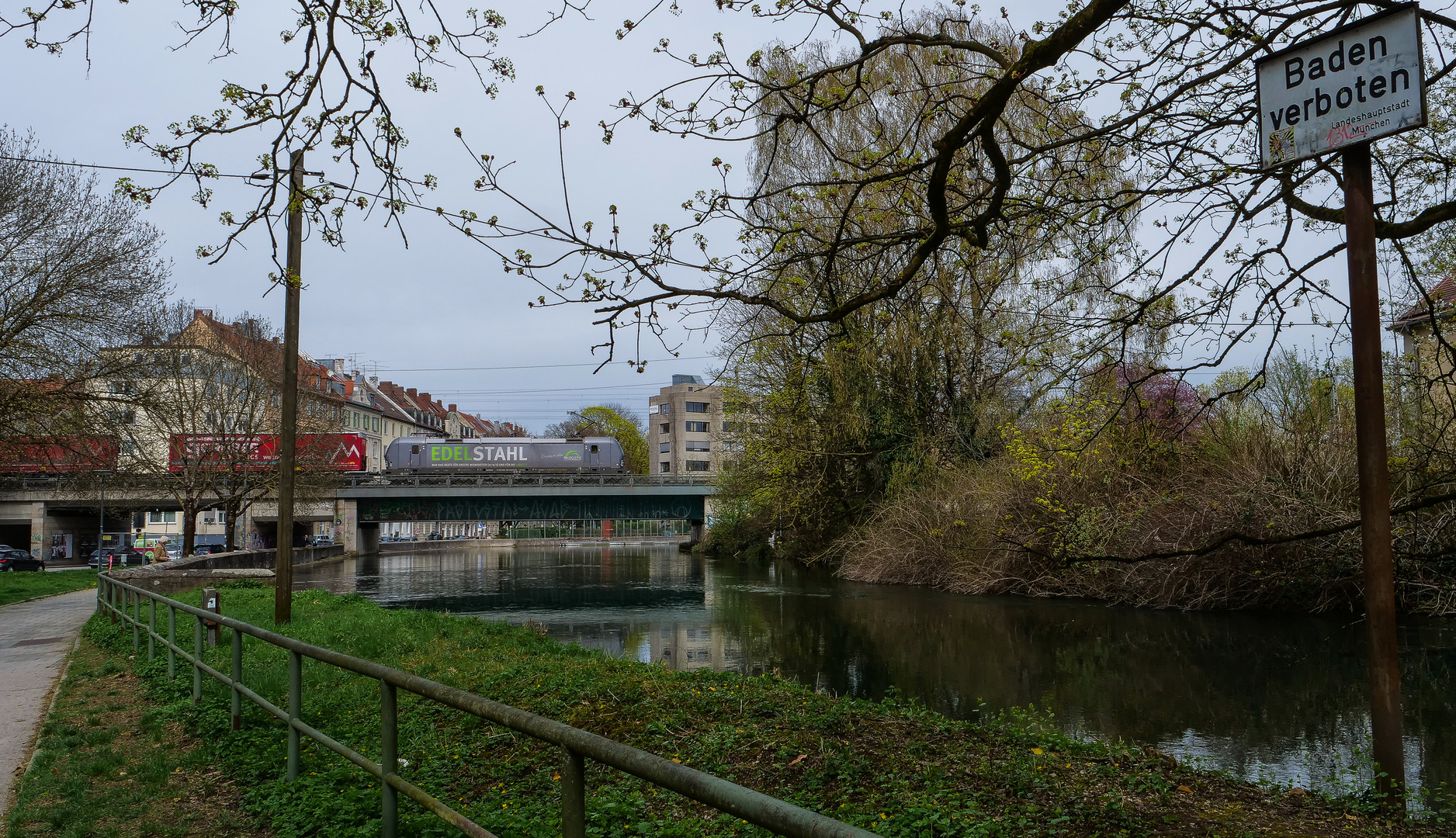 "Edel-Stahl" am Kanal