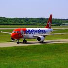 Edelweiss-Air auf dem Taxi-Way zum Terminal nach der Landung In HAM