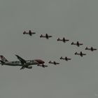 Edelweiss Airbus 320 mit PC-7 Team (4)