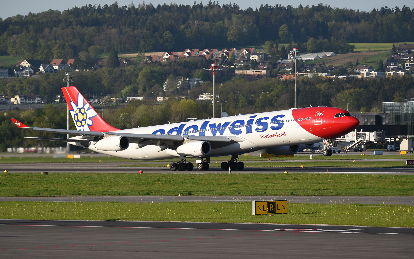 Edelweiss Airbus A340-300 HB-JMF